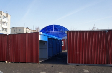 Előre gyártott kereskedelmi létesítmények (termek, istállók, kereskedelmi standokon) (kereskedelmi pavilon „alatt) Előre gyártott kereskedelmi létesítmények (termek, istállók, kereskedelmi standokon)