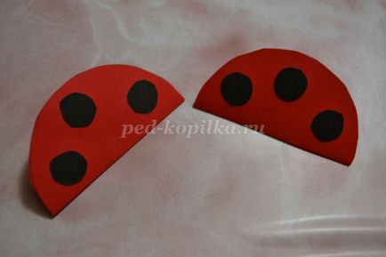 Ladybug de hârtie cu propriile sale mâini