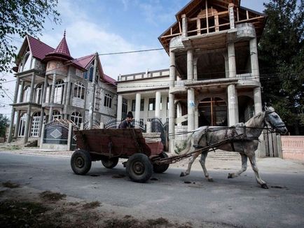 Бузеску - селище непристойно багатих циган (37 фото) - Трініксі