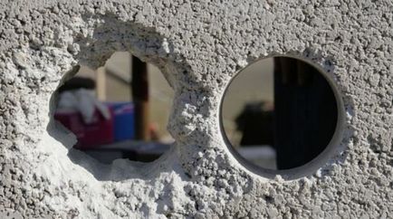 Mai degrabă decât să sigileze găurile într-un zid de beton dintr-o fotografie și instruirea de executare a lucrărilor, uneltele necesare -