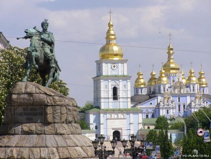 Amit látni Kijev egy nap (Kijev Khreshchatyk Maidan Kijev-Pechersk Lavra St. Sophia Székesegyház Szent Mihály-székesegyház Szent András származású hem) Amit látni Kijev egy nap