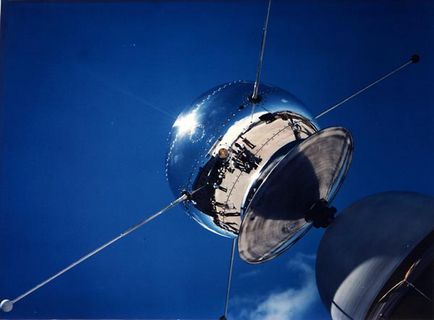 Cпутник від - шкідливою ідеї до - національному - символу, телеграф, навколо світу