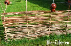 Декоративний паркан з тину - плетений своїми руками