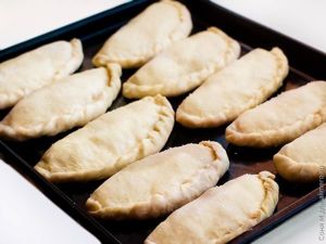 Finom sütemény sűrített tejjel (finom süteményeket sűrített tejjel) Gourmet pite karamellizált tej