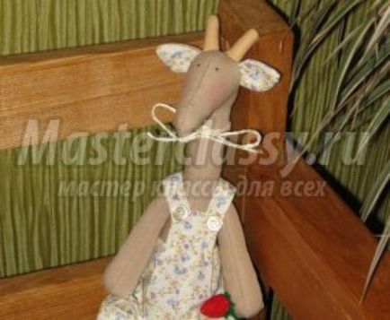 Дитяча подушка - іграшка - жираф виконана своїми руками