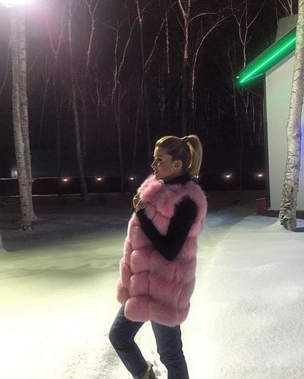 Ha a stylist volt Ksenia Borodina mit kell tanulni a csillagok hosszúkás ing mangó (ing) Ha a stylist volt Ksenia Borodina mit kell tanulni a csillagok hosszúkás ing mangó