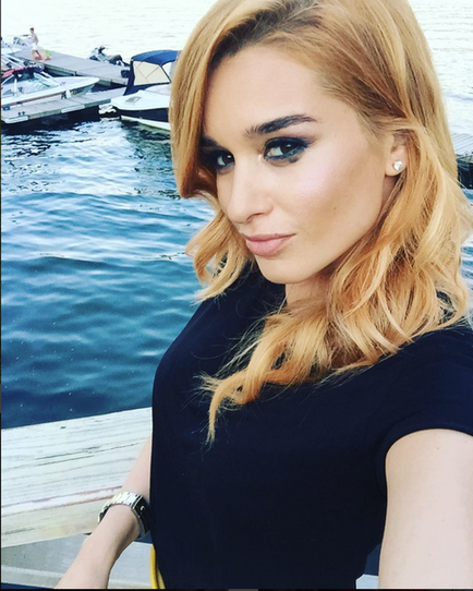 Ha a stylist volt Ksenia Borodina mit kell tanulni a csillagok hosszúkás ing mangó (Borodin) Ha a stylist volt Ksenia Borodina mit kell tanulni a csillagok hosszúkás ing mangó