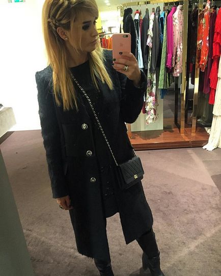 Ha a stylist volt Ksenia Borodina mit kell tanulni a csillagok hosszúkás ing mangó (Borodin) Ha a stylist volt Ksenia Borodina mit kell tanulni a csillagok hosszúkás ing mangó