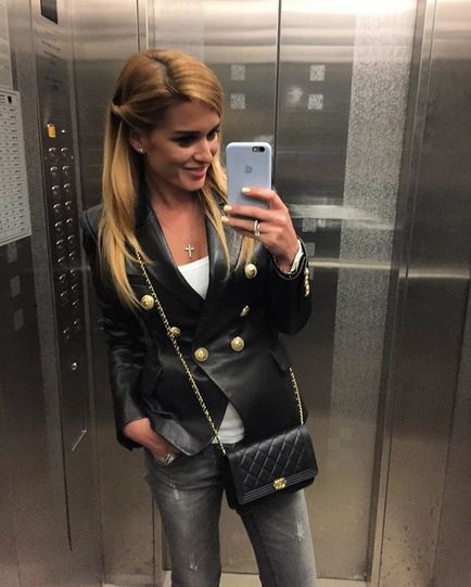 Ha a stylist volt Ksenia Borodina mit kell tanulni a csillagok hosszúkás ing mangó (Borodin) Ha a stylist volt Ksenia Borodina mit kell tanulni a csillagok hosszúkás ing mangó