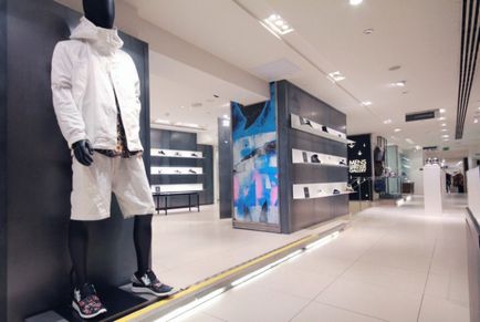 Фірмовий дизайн магазина спортивного одягу adidas