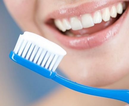 Gel pentru întărirea gingiilor, unguent cu dinți swinging, compoziție, aplicare