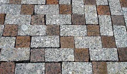 Гранітна бруківка, види і укладання тротуарної плитки з граніту