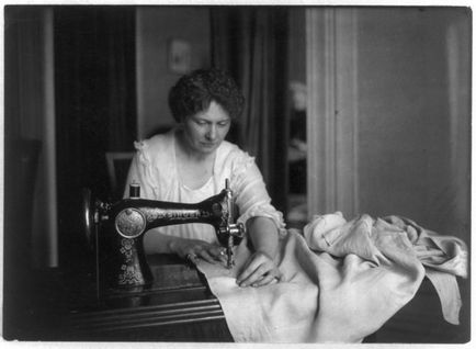 Історія швейної машинки, або як Зінгер переміг темні сили