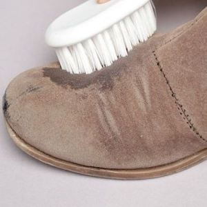 Як чистити замшеве взуття, доглядати за нею і не допустити забруднення