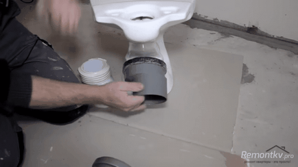 Как да се свържете тоалетната на канала, за да не се наводни съседите