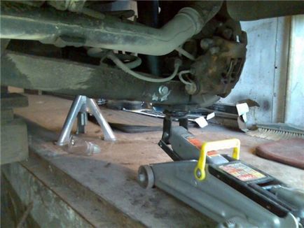 Hogyan változtassuk meg a hátsó lengéscsillapítók a peugeot 406 kézikönyv autós (csappantyúk peugeot 406) Hogyan változtassuk meg a hátsó lengéscsillapítók a peugeot 406, autós ellátásokat