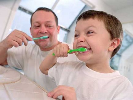Cum să perii corect dinții pentru copii și la ce vârstă să începi
