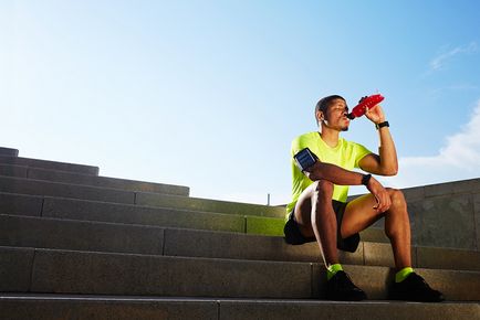 Як правильно пити під час змагань, біг, теорія, тренувальні поради, train for gain