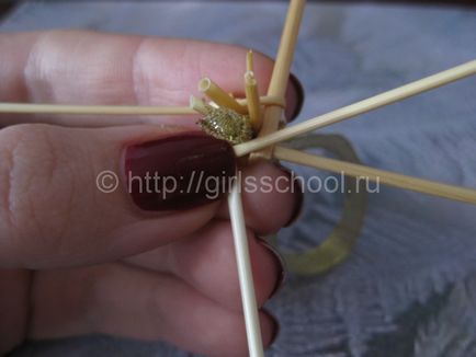 Hogyan készítsünk egy harang szalma kezével, lányok iskolába