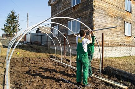 Hogyan készítsünk melegágyai ívek burkolóanyagok saját kezűleg - lépésről lépésre, ötletek