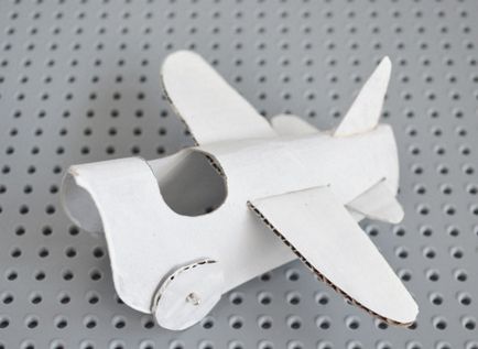 Hogyan készítsünk egy repülőgép kifogyott a papír