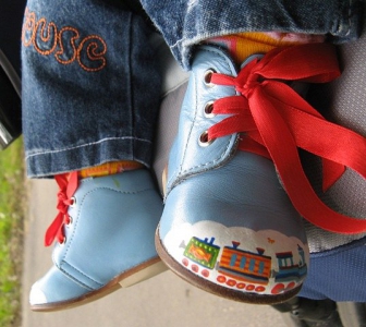 Як заховати обдерті носи на дитячих черевичках - будь в темі