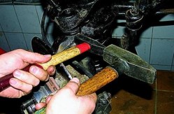 Hogyan cseréljük ki a golyóscsapágy jármű első felfüggesztés sable (labda) Hogyan cseréljük ki a golyóscsapágy jármű első felfüggesztés sable