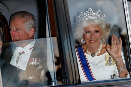 Kate Middleton viselt kedvenc Diana tiara, hogy egy fogadáson a Buckingham-palota - a showbiznisz on