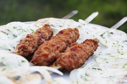 Lulaa kebab pe grătar