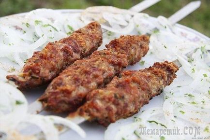 Lulaa kebab pe grătar