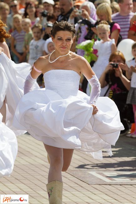 Marathon menyasszony 2012 Izhevsk verseny csizma - izhfoto, izhfoto