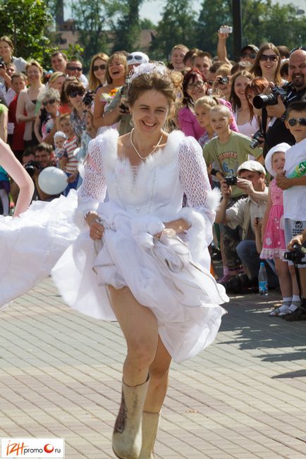 Marathon of Brides 2012 în Izhevsk Fugiți în cizme - Ижфото, Ижфото