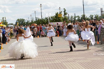 Марафон наречених 2012 у Іжевську забіг у валянках - іжфото, іжфото