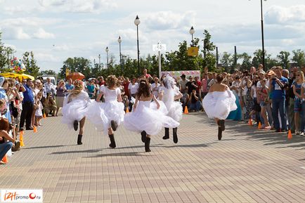 Марафон наречених 2012 у Іжевську забіг у валянках - іжфото, іжфото