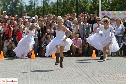 Марафон наречених 2012 у Іжевську забіг у валянках - іжфото, іжфото