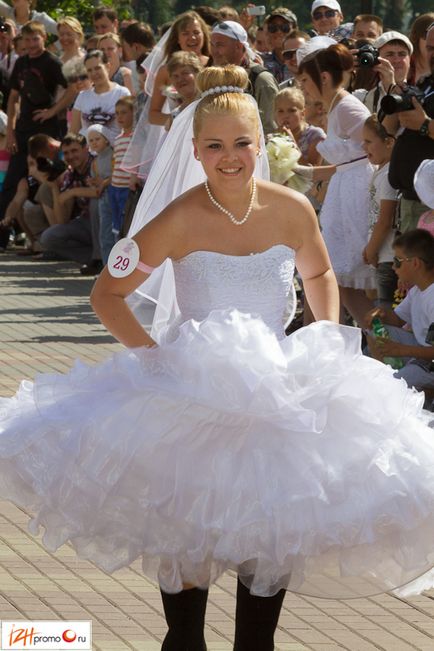 Marathon of Brides 2012 în Izhevsk Fugiți în cizme - Ижфото, Ижфото