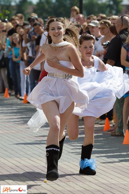 Marathon of Brides 2012 în Izhevsk Fugiți în cizme - Ижфото, Ижфото