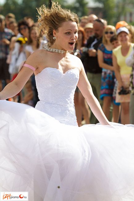 Marathon of Brides 2012 în Izhevsk Fugiți în cizme - Ижфото, Ижфото