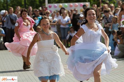 Марафон наречених 2012 у Іжевську забіг у валянках - іжфото, іжфото