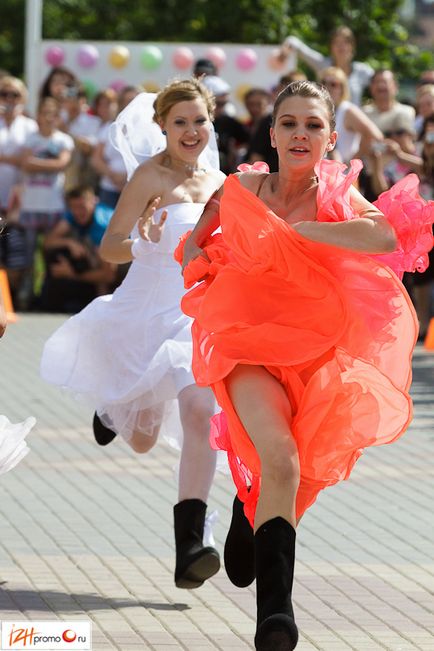 Marathon of Brides 2012 în Izhevsk Fugiți în cizme - Ижфото, Ижфото