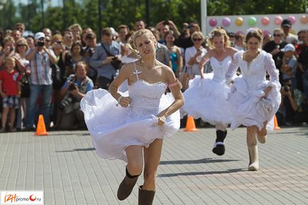 Марафон наречених 2012 у Іжевську забіг у валянках - іжфото, іжфото