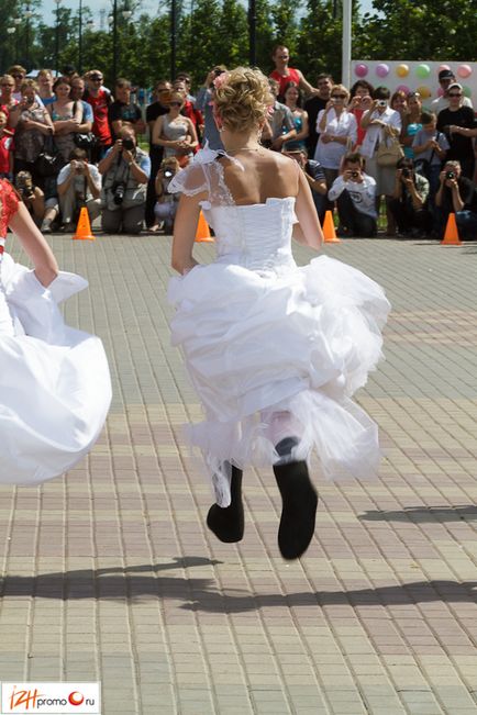 Marathon of Brides 2012 în Izhevsk Fugiți în cizme - Ижфото, Ижфото