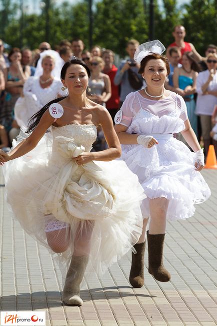 Marathon of Brides 2012 în Izhevsk Fugiți în cizme - Ижфото, Ижфото