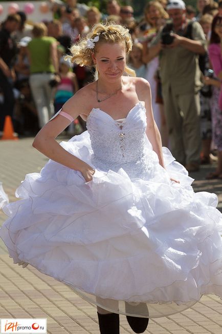 Marathon of Brides 2012 în Izhevsk Fugiți în cizme - Ижфото, Ижфото