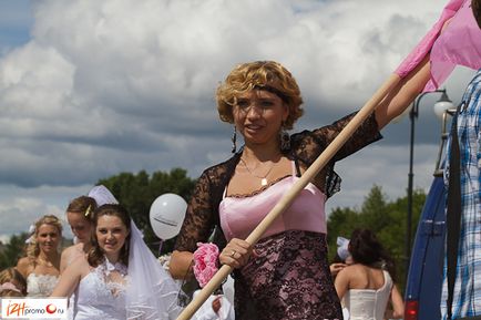 Marathon of Brides 2012 în Izhevsk Fugiți în cizme - Ижфото, Ижфото