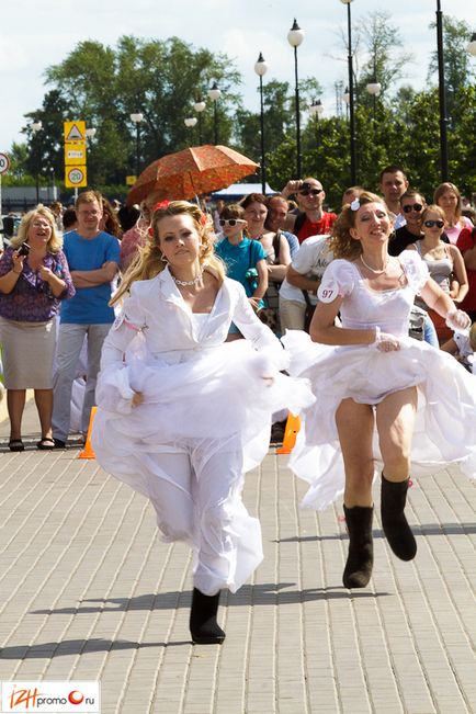 Marathon of Brides 2012 în Izhevsk Fugiți în cizme - Ижфото, Ижфото