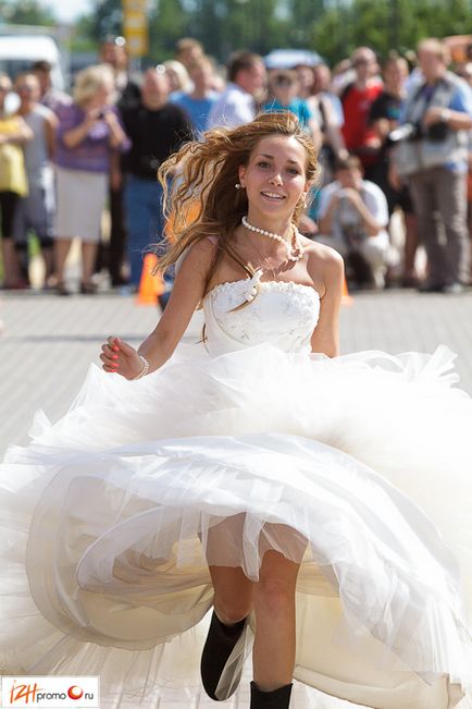 Marathon of Brides 2012 în Izhevsk Fugiți în cizme - Ижфото, Ижфото