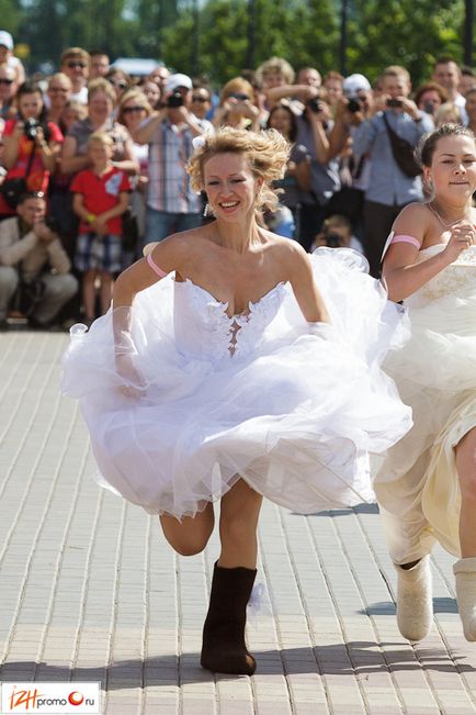 Marathon of Brides 2012 în Izhevsk Fugiți în cizme - Ижфото, Ижфото