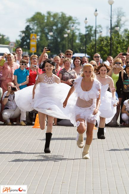 Marathon of Brides 2012 în Izhevsk Fugiți în cizme - Ижфото, Ижфото