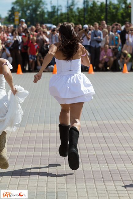 Марафон наречених 2012 у Іжевську забіг у валянках - іжфото, іжфото